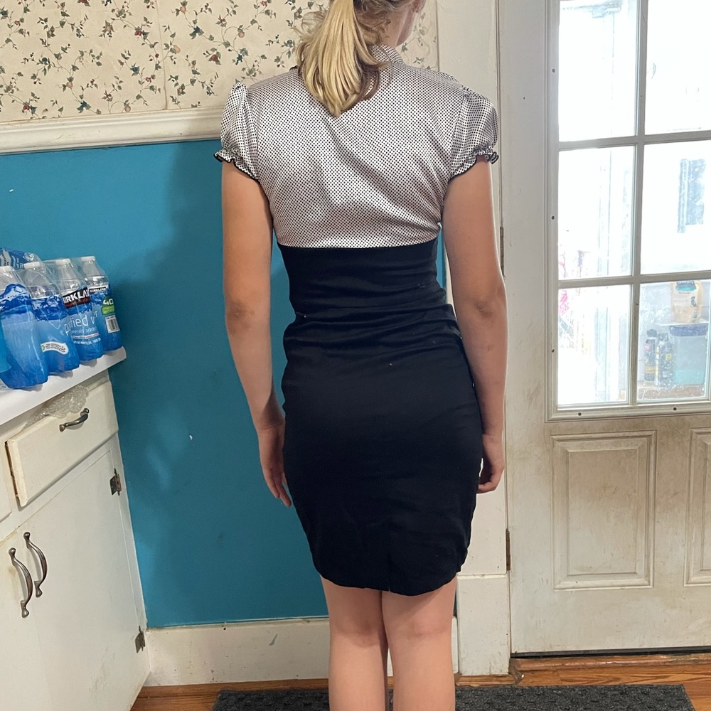 🔥Pin-Up Dress 🔥 - Picture 2 of 3